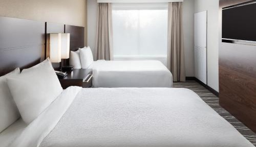 One-Bedroom Suite with Two Queen Beds with Bath Tub and Sofa Bed
