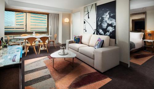 One-Bedroom Queen Suite
