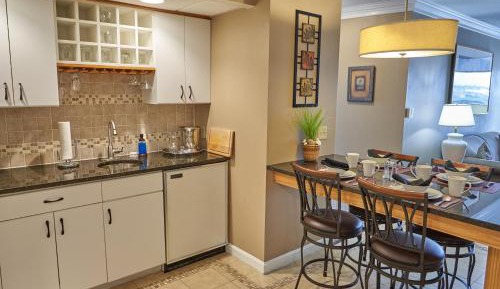 Deluxe King Suite