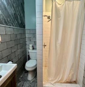 Bed in 7 Bed Mixed Dormitory Room with Ensuite Bathroom