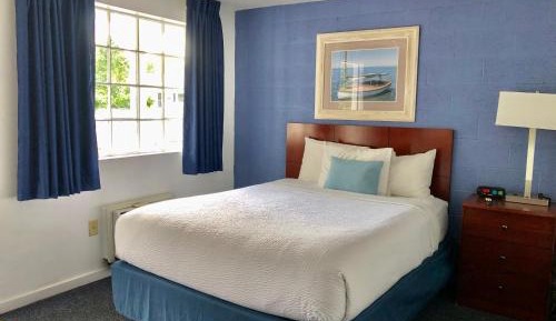 Standard Queen Room