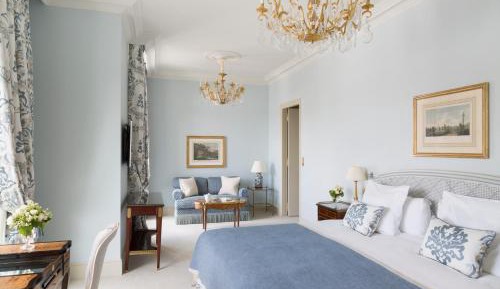 Junior Suite with Skyline View