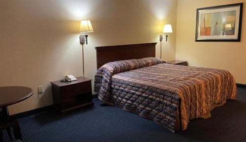 Standard King Room - Non-Smoking 