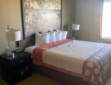 King Room with Kitchenette - Non-Smoking