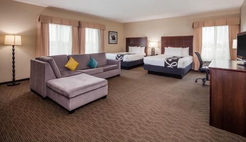 Deluxe Suite with Two Queen Beds - Non-Smoking