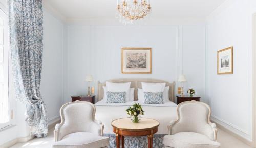 Two Connecting Deluxe Rooms (2 adults + 2 children)