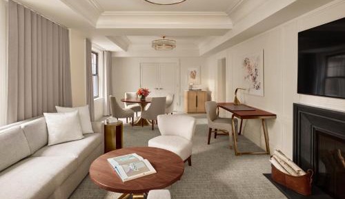 Deluxe King Suite