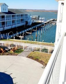 Deluxe Queen Room with Two Queen Beds and Bay View - Non-Smoking