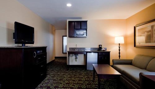 King Suite - Communications and Mobility Accessible Tub
