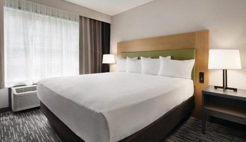 King Room with Roll-in Shower - Disability Access/Non-Smoking