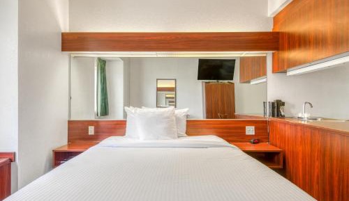 Premium Queen Bed Accessible
