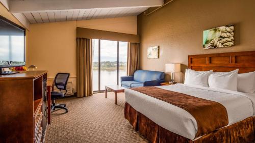 King Room with Sofa Bed - Water view - Non Smoking