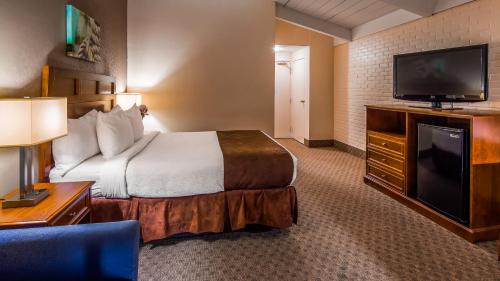 Queen Room with Sofa Bed - Water view - Non Smoking