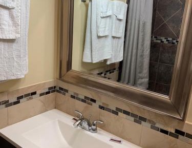 Queen Room with Spa Bath