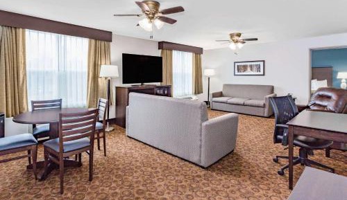 One-Bedroom King Suite - Non-Smoking
