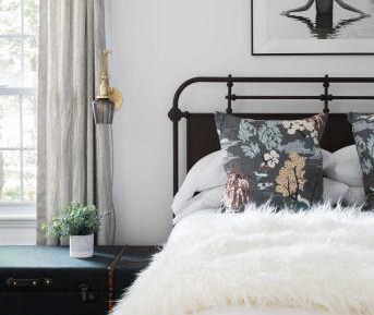 Deluxe Queen Suite
