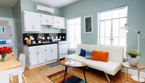 Sunny 1-Bedroom Suite