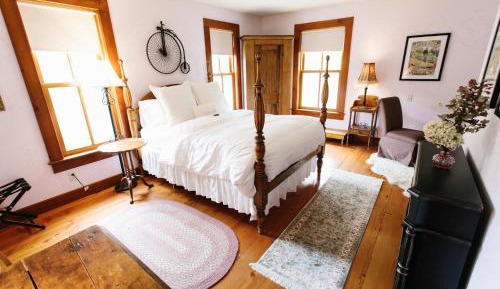 Standard Queen Room