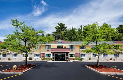 Stevens Point Hotel | Days Inn & Suites by Wyndham Stevens Point
