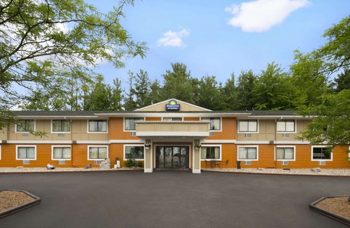 Stevens Point Hotel | Days Inn & Suites by Wyndham Stevens Point