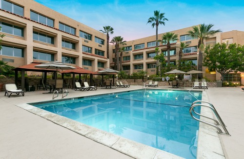 Simi Valley Hotel | Grand Vista Hotel