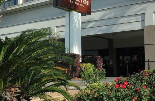 Kenner - Louis Armstrong International Airport Hotel | DoubleTree by Hilton New Orleans Airport