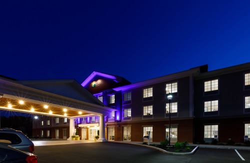 Sturbridge Hotel | Holiday Inn Express & Suites Sturbridge, an Ihg Hotel