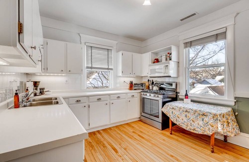 Summit - University House | MINNESTAY * The Fitzgerald * Cathedral Hill | Historic Home | Themed Rooms