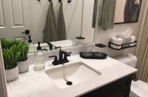 Ventura County House | Room in house with access to gym & pool, WiFi in beautiful Santa Paula