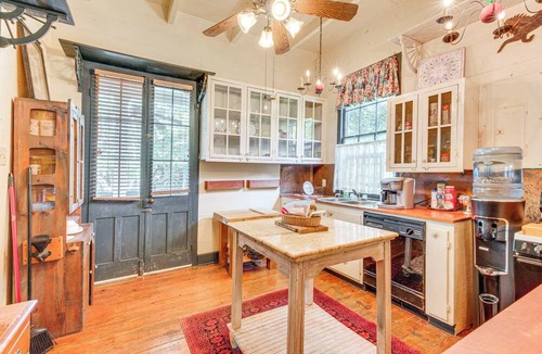 New Roads House | Whimsical New Roads Home < 1 Mi to Main Street!