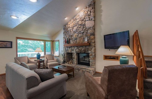 Baileys Harbor Condo | Lakefront Living: 2BR Condo with Fireplace, Indoor Pool & Sauna