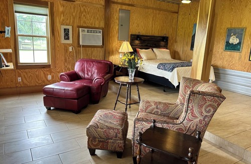 Perkinston House | Charming barn apartment located at Stonnington Farm in Perkinston.
