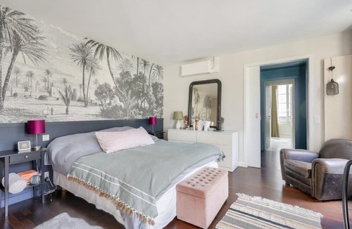 Montmartre House | Vrbo Property