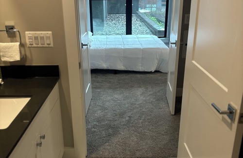 Old Town North Apartment | Floor to Ceiling Windows! Rooftop, Swimming Pool plus more..Your cozy getaway
