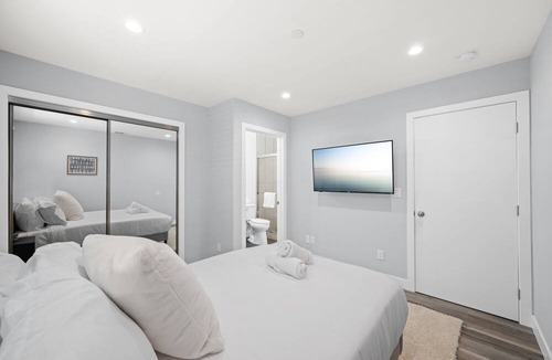 Carthay Circle House | Charming K-Town Retreat: Your LA Delight!