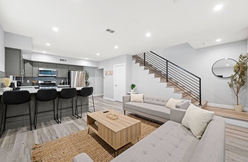 Carthay Circle House | Charming K-Town Retreat: Your LA Delight!