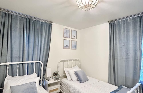 Ocean Springs Cottage | Stylish cottage on Gov’t St., near beach & downtown Ocean Springs w/Golf Cart!