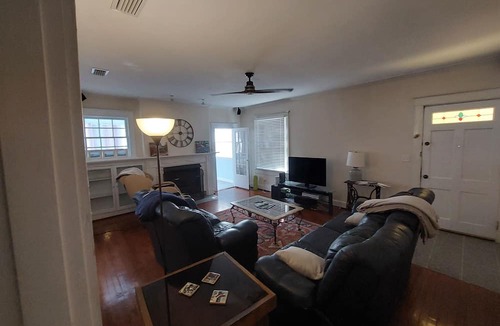 Hannon Park House | Lafayette Historical Mobile 🏡 PORCHES. MASSAGE CHAIR/JETTUB.nFam/pet friendly.