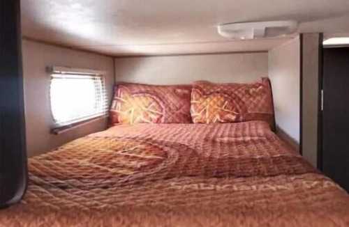 Newberry Springs House | Bookstore Trailer! Books and Cats!