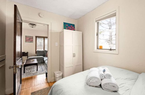Superior House | 3 Bed Home Across From Park