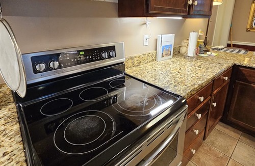 Daphne House | Peaceful,relaxing home. Gentle Dogs ok. Sleeps 5 comfortably.Extended stay rates