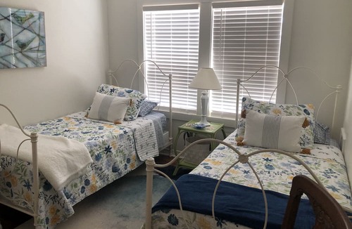 Mississippi City House | Charming cottage near beach!
