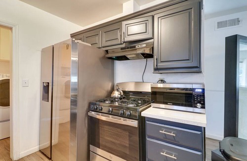 Northridge House | Sunny Northridge Getaway w/ Private Outdoor Pool!