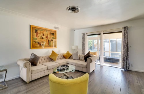 Northridge House | Sunny Northridge Getaway w/ Private Outdoor Pool!