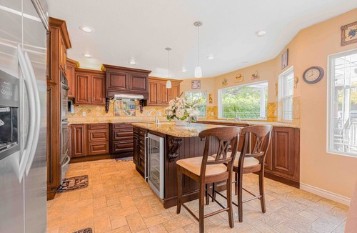 Walnut House | Luxury Villa 4bbB with pool and billiard room