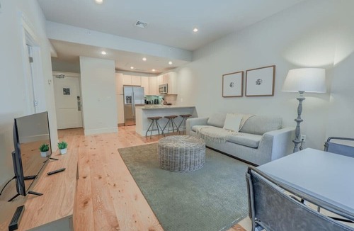 Back Bay Apartment | Sun-Filled 1BR Steps from Public Garden