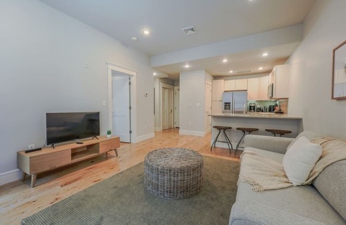 Back Bay Apartment | Sun-Filled 1BR Steps from Public Garden
