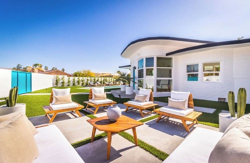 Racquet Club West House | Marvelous 5-bedroom house with pool
