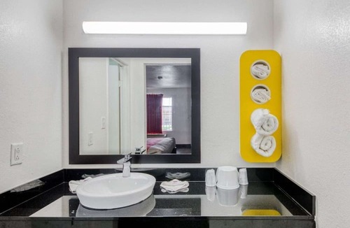 Broadmoor Apartment | 2 Full Beds | Non-Smoking,