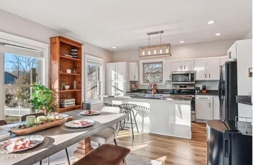 Shady Side House | Pet-Friendly 3-Bedroom Home with Private Pier – Perfect Waterfront Retreat!